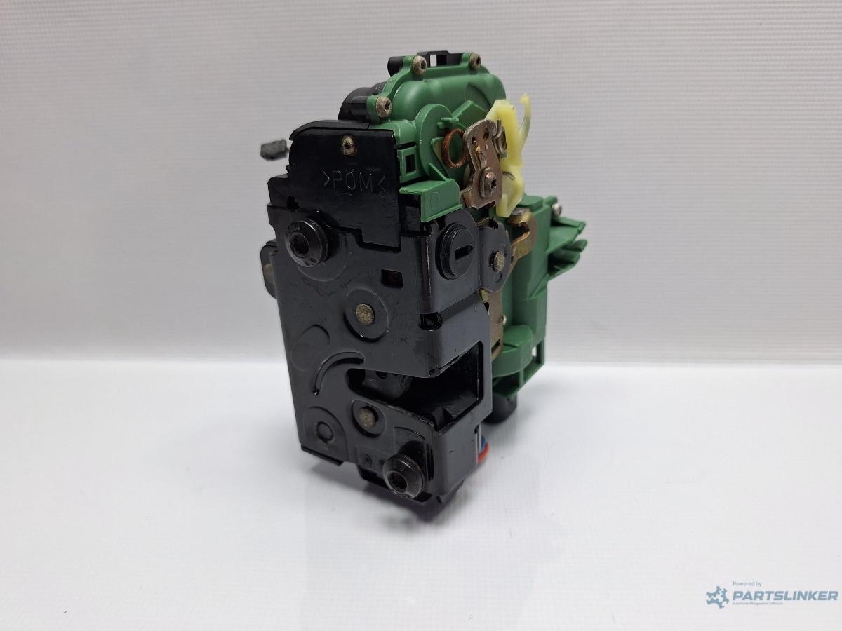 Broasca usa stanga spate VOLKSWAGEN PASSAT (3B3) [ 2000 - 2005 ] TDI (AVB) 74KW|101HP OEM 3B4839015M