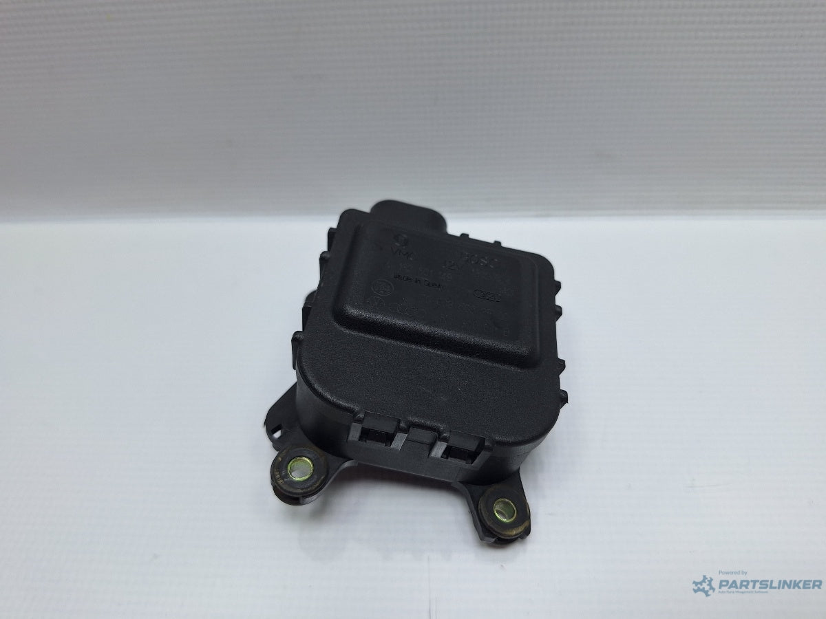 Motoras clapeta aeroterma VOLKSWAGEN PASSAT (3B3) [ 2000 - 2005 ] TDI (AVB) 74KW|101HP 8D1820511B