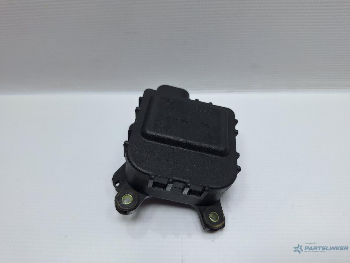 Motoras clapeta aeroterma VOLKSWAGEN PASSAT (3B3) [ 2000 - 2005 ] TDI (AVB) 74KW|101HP OEM 8D1820511B
