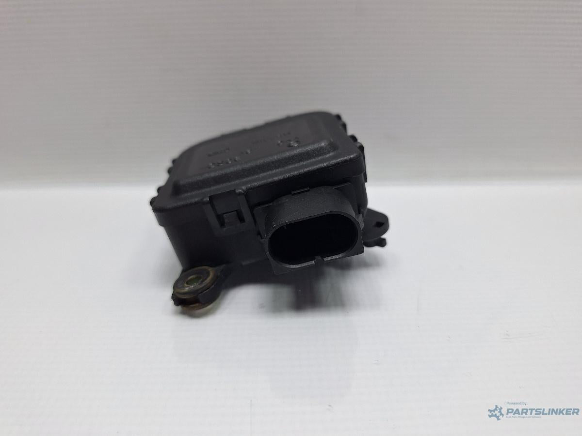 Motoras clapeta aeroterma VOLKSWAGEN PASSAT (3B3) [ 2000 - 2005 ] TDI (AVB) 74KW|101HP OEM 8D1820511B