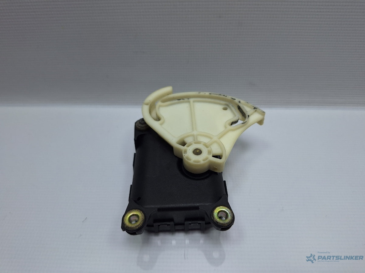 Motoras clapeta aeroterma VOLKSWAGEN PASSAT (3B3) [ 2000 - 2005 ] TDI (AVB) 74KW|101HP 8D1820511E