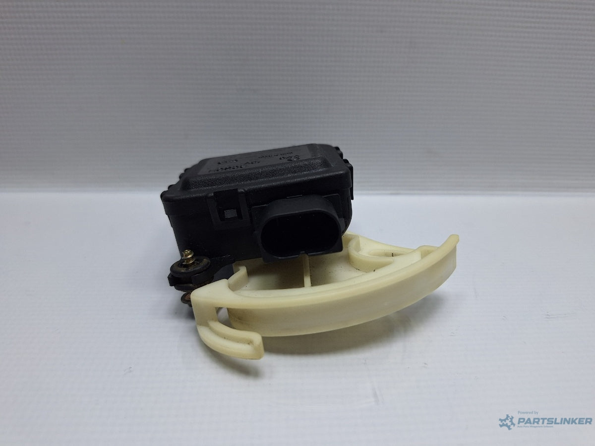 Motoras clapeta aeroterma VOLKSWAGEN PASSAT (3B3) [ 2000 - 2005 ] TDI (AVB) 74KW|101HP 8D1820511E