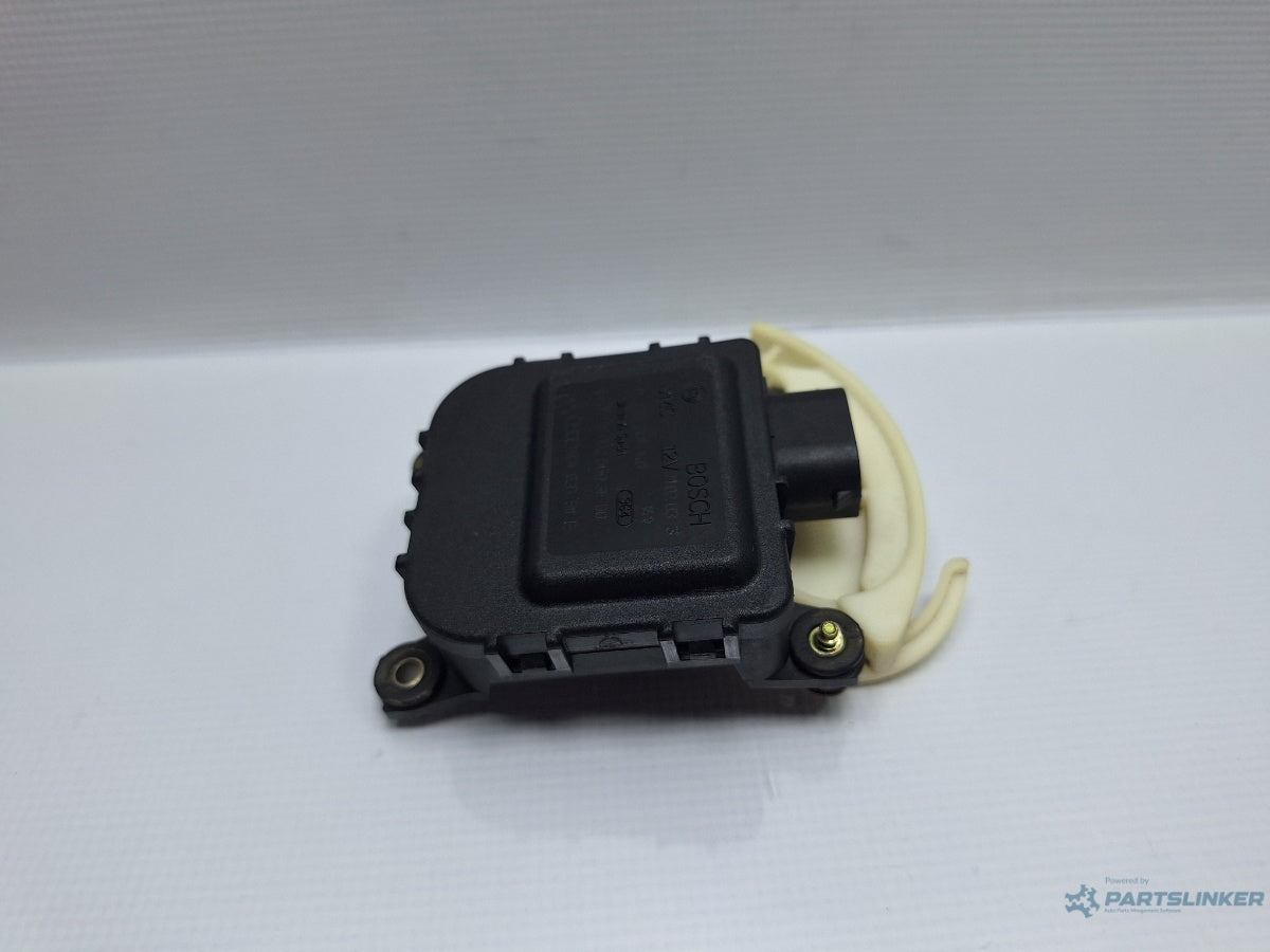 Motoras clapeta aeroterma VOLKSWAGEN PASSAT (3B3) [ 2000 - 2005 ] TDI (AVB) 74KW|101HP 8D1820511E