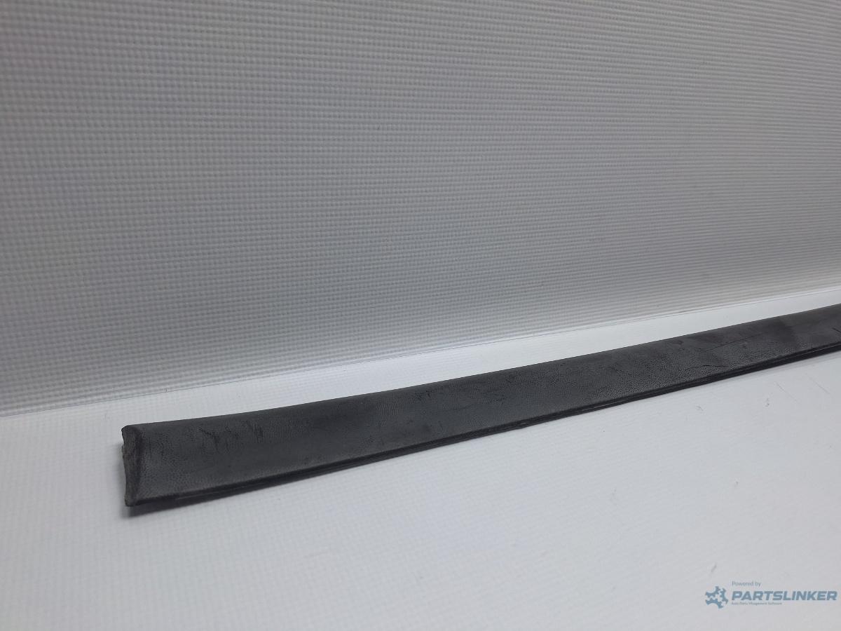 Bandou usa stanga spate VOLKSWAGEN PASSAT (3B3) [ 2000 - 2005 ] TDI (AVB) 74KW|101HP OEM 3B0853753
