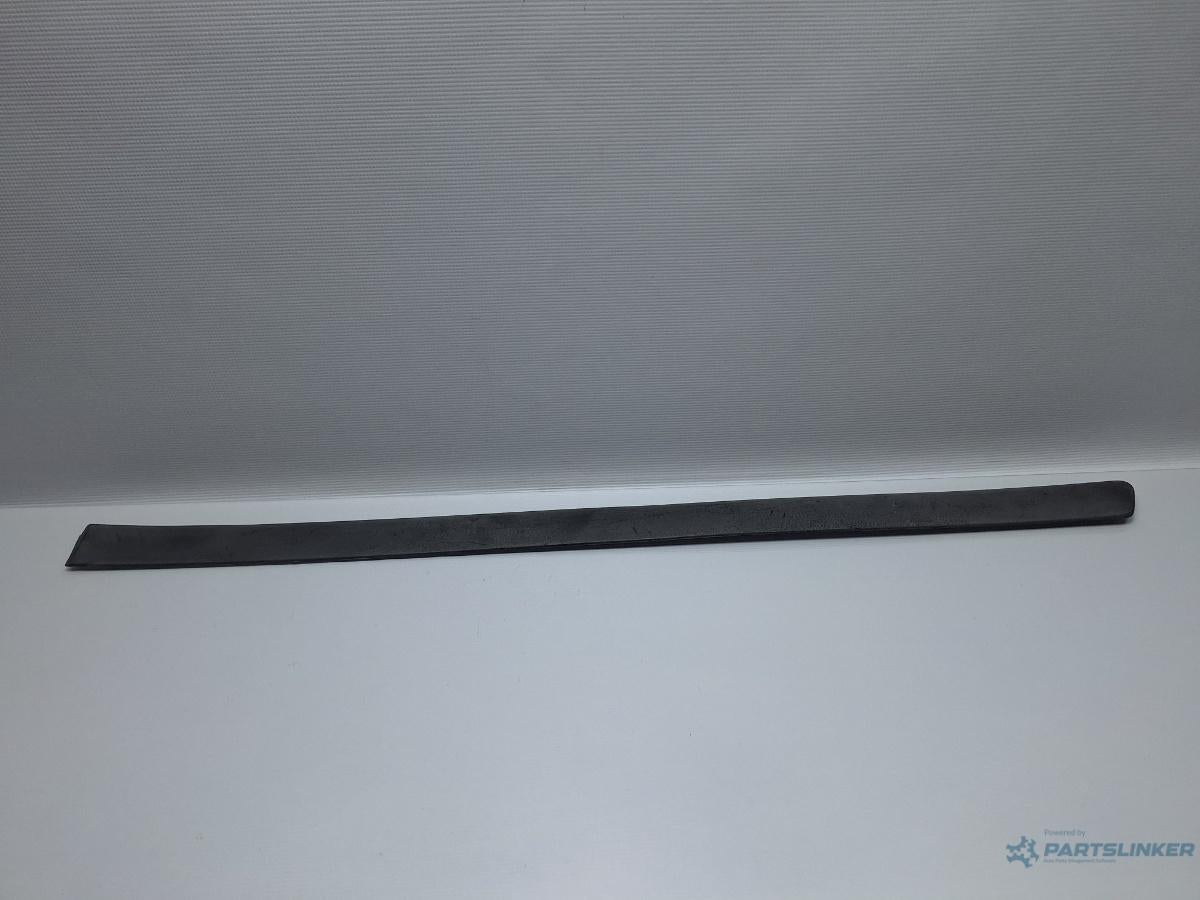 Bandou usa stanga spate VOLKSWAGEN PASSAT (3B3) [ 2000 - 2005 ] TDI (AVB) 74KW|101HP OEM 3B0853753