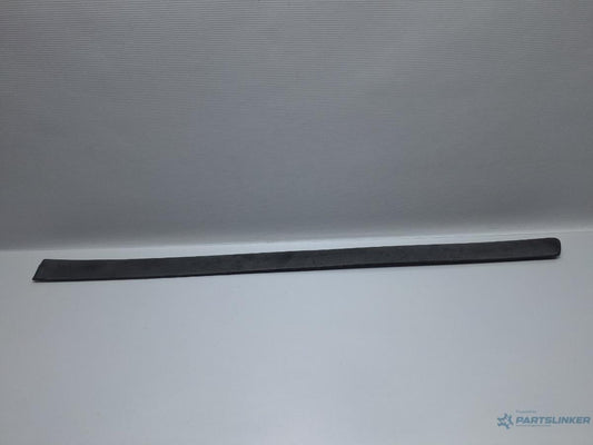 Bandou usa stanga spate VOLKSWAGEN PASSAT (3B3) [ 2000 - 2005 ] TDI (AVB) 74KW|101HP OEM 3B0853753