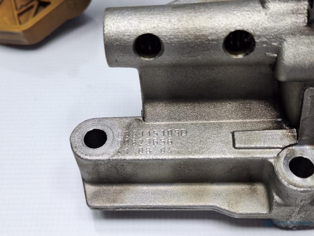 Pompa ulei VOLKSWAGEN PASSAT (3B3) [ 2000 - 2005 ] TDI (AVB) 74KW|101HP OEM 038115105D