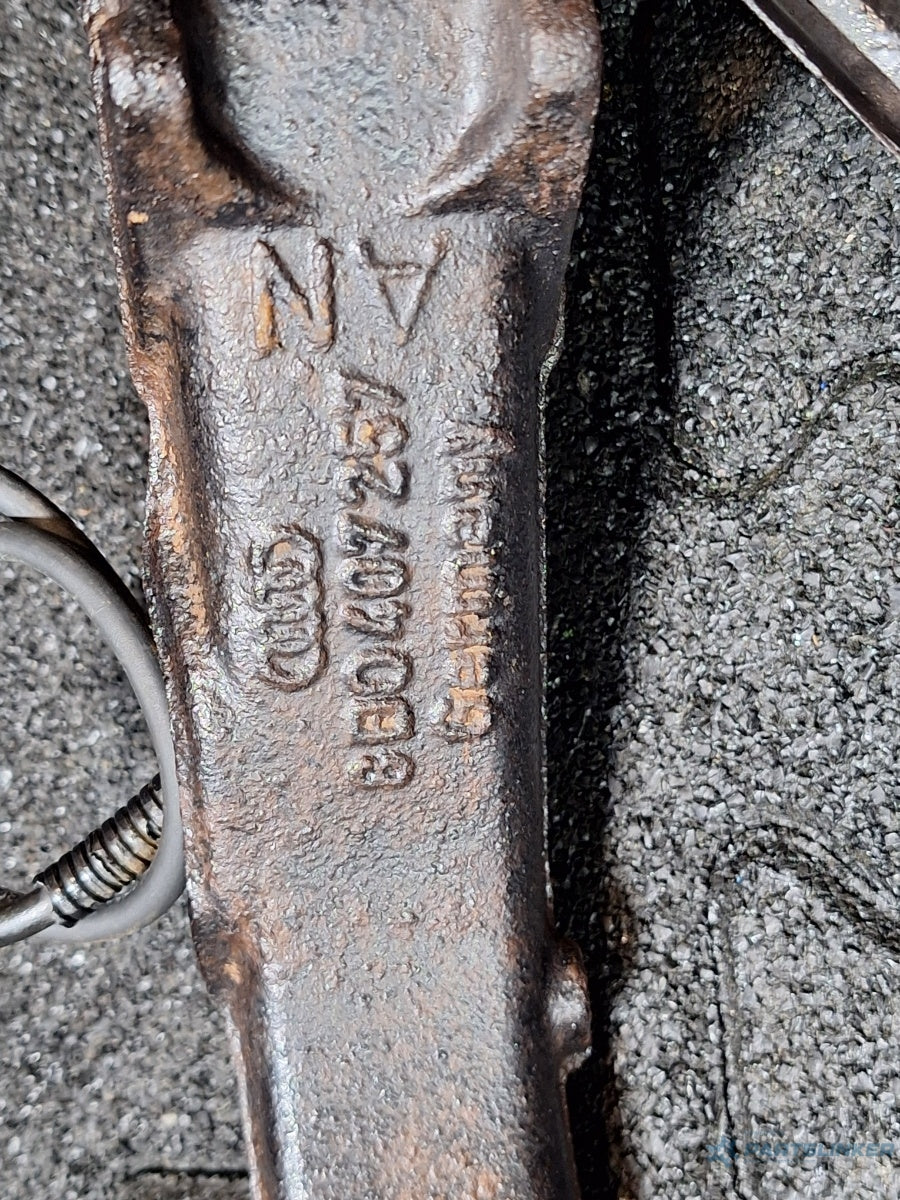 Fuzeta stanga fata VOLKSWAGEN PASSAT (3B3) [ 2000 - 2005 ] TDI (AVB) 74KW|101HP 8D0407257AN