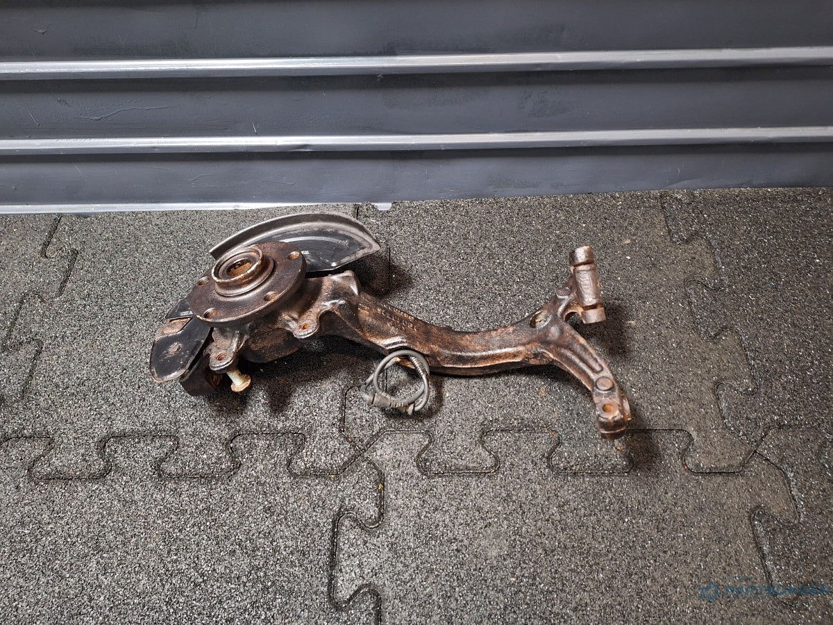 Fuzeta stanga fata VOLKSWAGEN PASSAT (3B3) [ 2000 - 2005 ] TDI (AVB) 74KW|101HP 8D0407257AN