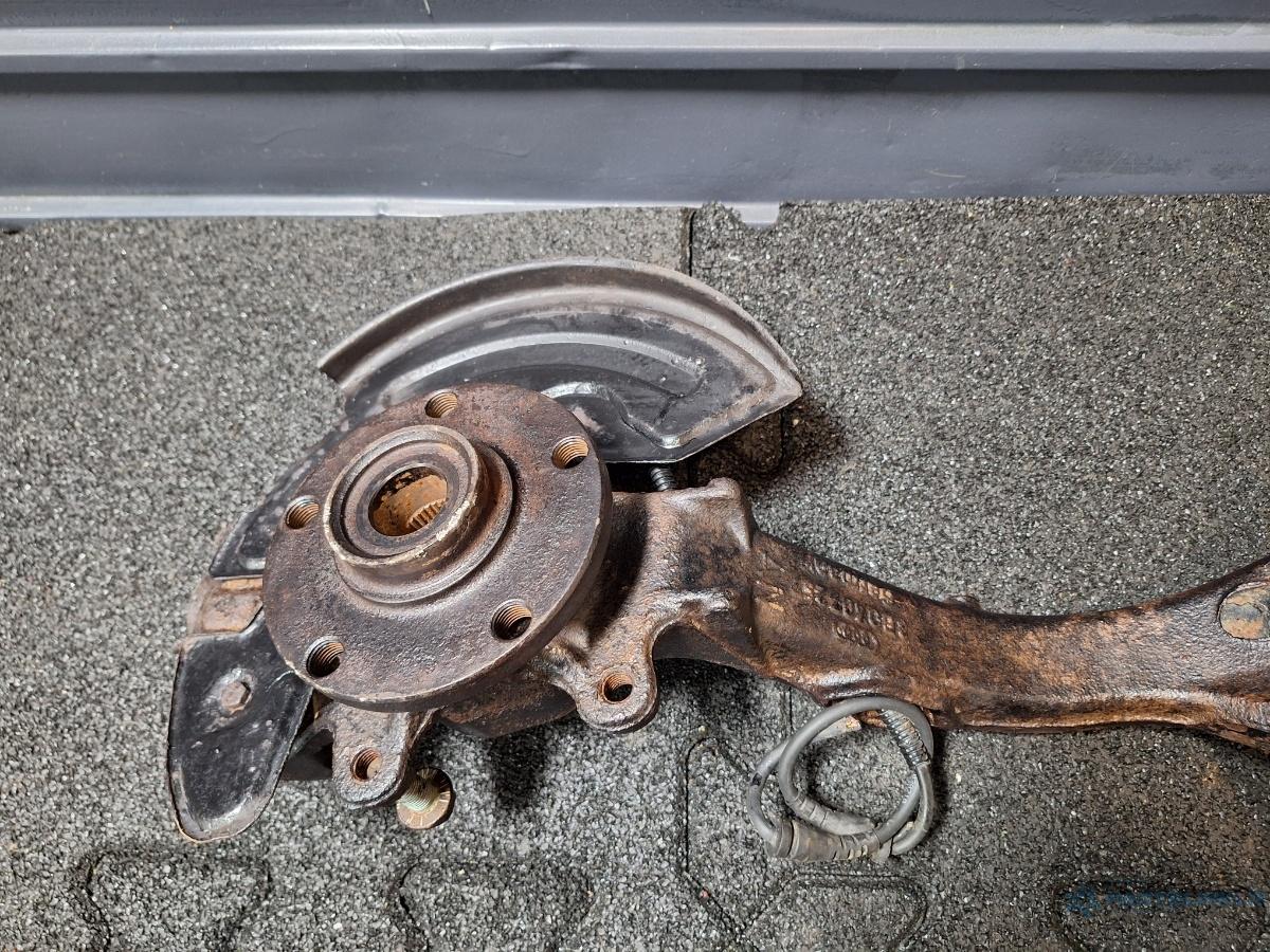 Fuzeta stanga fata VOLKSWAGEN PASSAT (3B3) [ 2000 - 2005 ] TDI (AVB) 74KW|101HP OEM 8D0407257AN