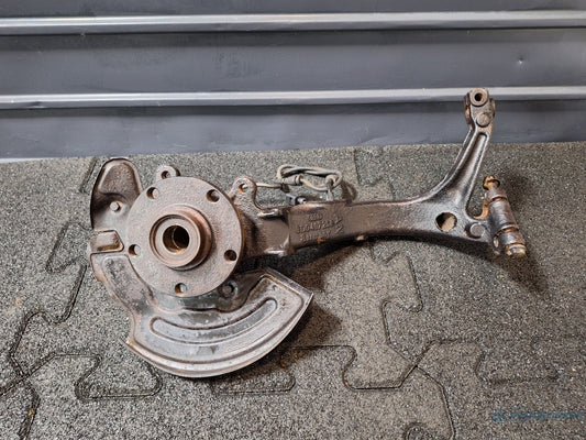 Fuzeta dreapta fata VOLKSWAGEN PASSAT (3B3) [ 2000 - 2005 ] TDI (AVB) 74KW|101HP 8D0407258AN