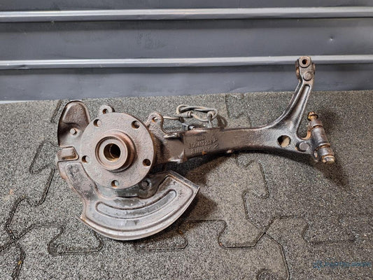 Fuzeta dreapta fata VOLKSWAGEN PASSAT (3B3) [ 2000 - 2005 ] TDI (AVB) 74KW|101HP OEM 8D0407258AN
