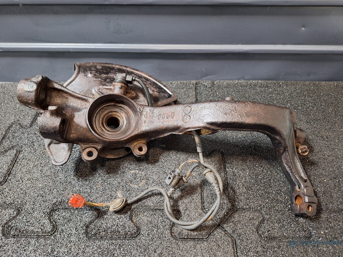 Fuzeta dreapta fata VOLKSWAGEN PASSAT (3B3) [ 2000 - 2005 ] TDI (AVB) 74KW|101HP 8D0407258AN