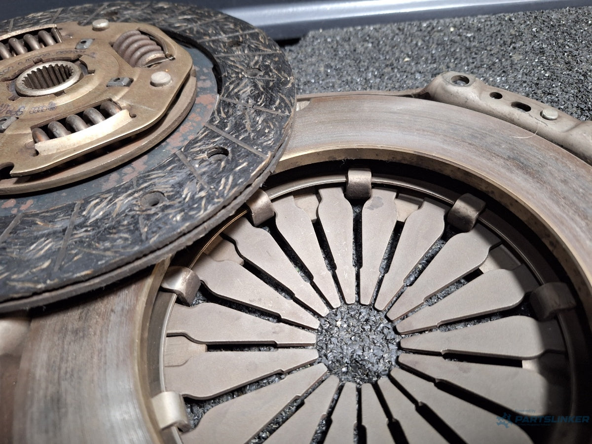 Kit ambreiaj VOLKSWAGEN POLO (9N_) [ 2001 - 2012 ] 16V (AUA, BBY, BKY) 55KW|75HP 030141025S