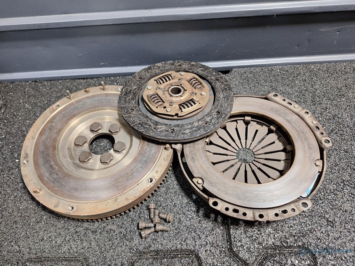 Kit ambreiaj VOLKSWAGEN POLO (9N_) [ 2001 - 2012 ] 16V (AUA, BBY, BKY) 55KW|75HP 030141025S