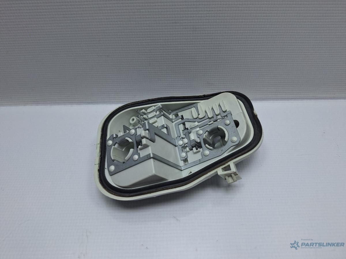 Soclu stop aripa stanga AUDI A6 III Allroad (4FH, C6) [ 2006 - 2011 ] TDI quattro (CANC) 140KW|190HP OEM 4F9945221C