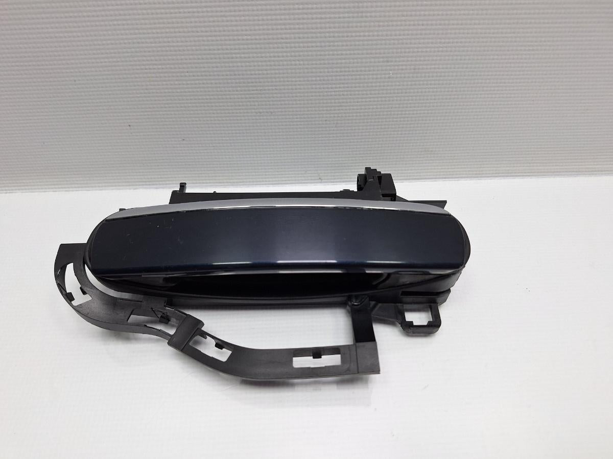 Maner exterior usa stanga AUDI A6 III Allroad (4FH, C6) [ 2006 - 2011 ] TDI quattro (CANC) 140KW|190HP OEM 4F0837885
