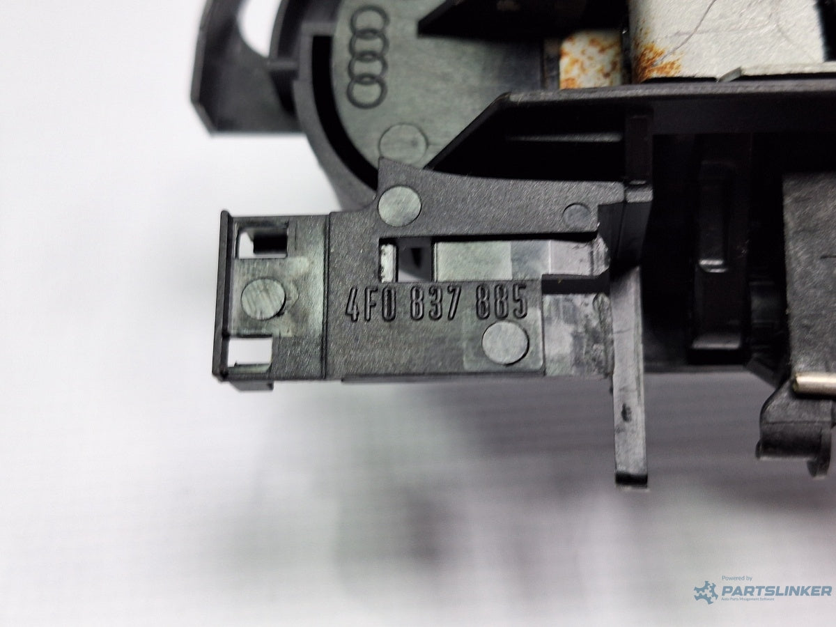 Maner exterior usa stanga AUDI A6 III Allroad (4FH, C6) [ 2006 - 2011 ] TDI quattro (CANC) 140KW|190HP 4F0837885