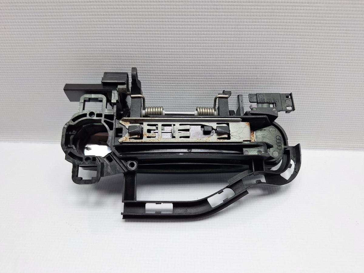 Maner exterior usa stanga AUDI A6 III Allroad (4FH, C6) [ 2006 - 2011 ] TDI quattro (CANC) 140KW|190HP OEM 4F0837885