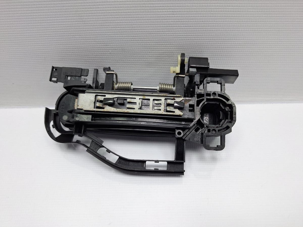 Maner exterior usa dreapta AUDI A6 III Allroad (4FH, C6) [ 2006 - 2011 ] TDI quattro (CANC) 140KW|190HP OEM 4F0837886