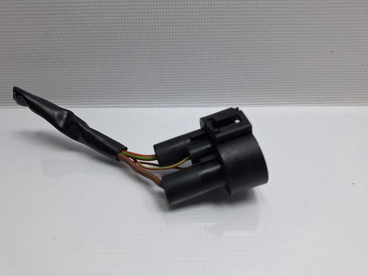 Mufa conector ventilator racire AUDI A6 III Allroad (4FH, C6) [ 2006 - 2011 ] TDI quattro (CANC) 140KW|190HP OEM 1K0906234A