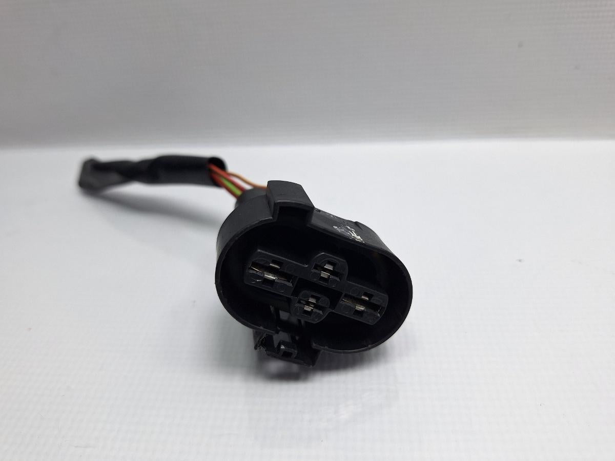 Mufa conector ventilator racire AUDI A6 III Allroad (4FH, C6) [ 2006 - 2011 ] TDI quattro (CANC) 140KW|190HP OEM 1K0906234A