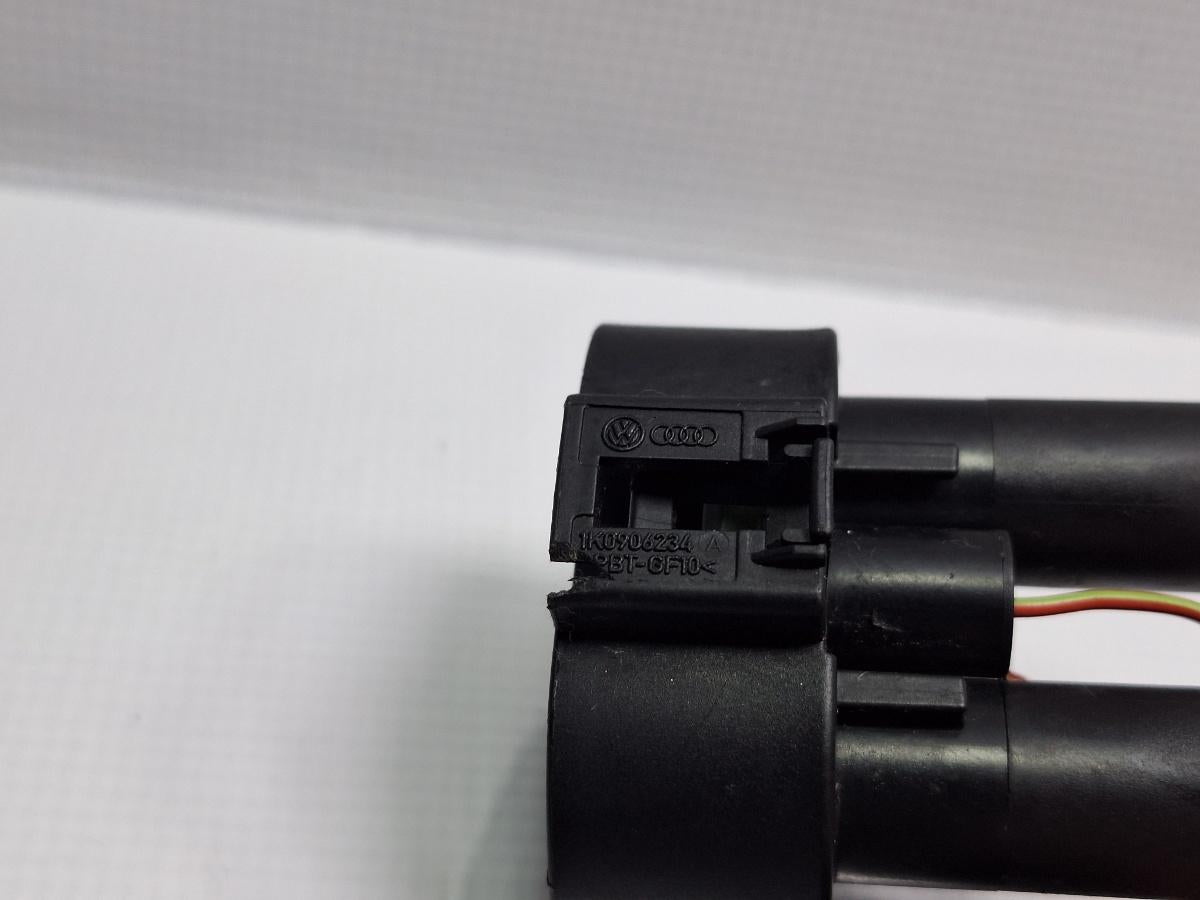 Mufa conector ventilator racire AUDI A6 III Allroad (4FH, C6) [ 2006 - 2011 ] TDI quattro (CANC) 140KW|190HP OEM 1K0906234A