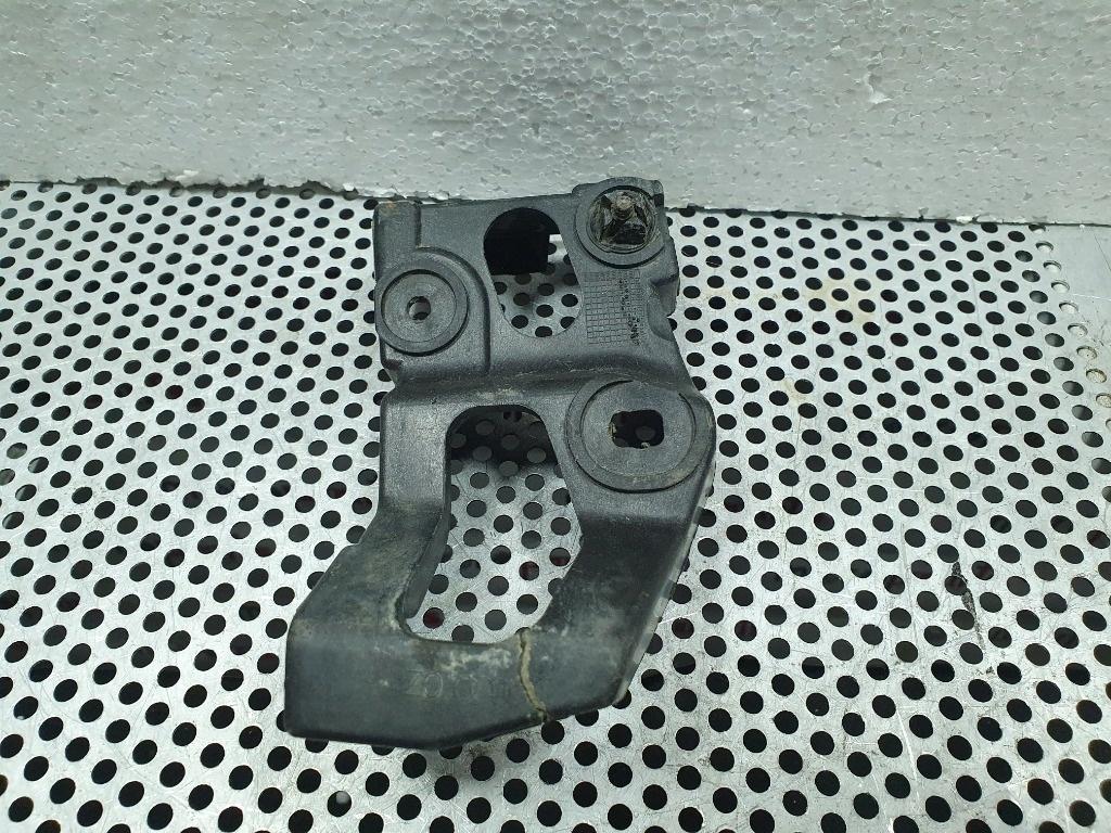 Suport ornament prag dreapta  AUDI A4 II Avant (8E5, B6) [ 2000 - 2005 ] OEM 8E0 853 922 B