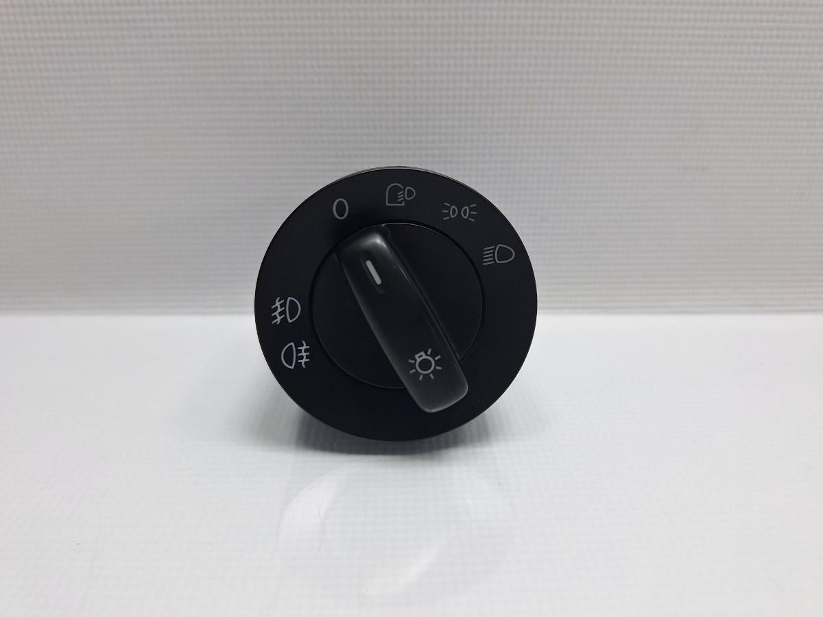 Bloc lumini VOLKSWAGEN PASSAT Variant (3C5) [ 2005 - 2011 ] TDI (BMP) 103KW|140HP OEM 1K0941431N