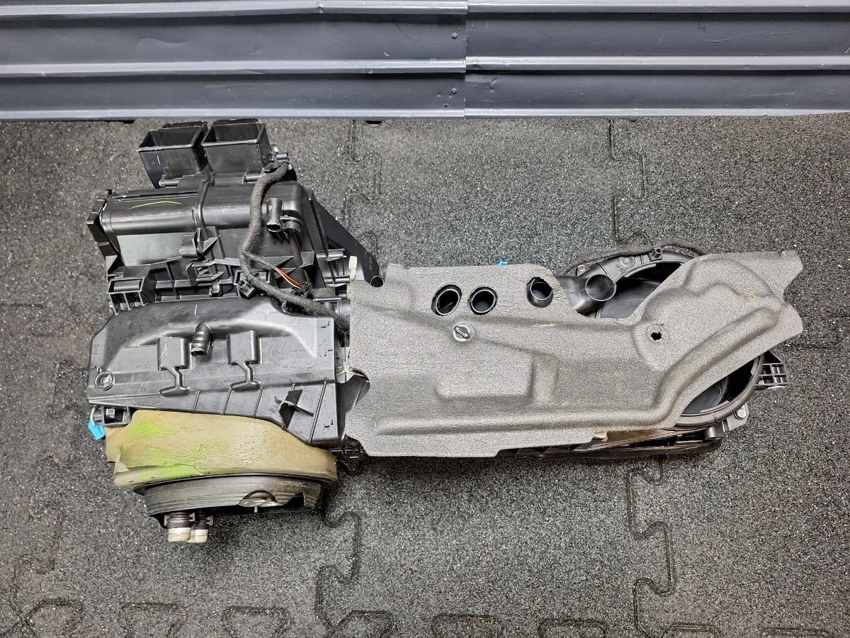 Carcasa aeroterma VOLKSWAGEN PASSAT Variant (3C5) [ 2005 - 2011 ] TDI (BMP) 103KW|140HP OEM 3C1820003BK