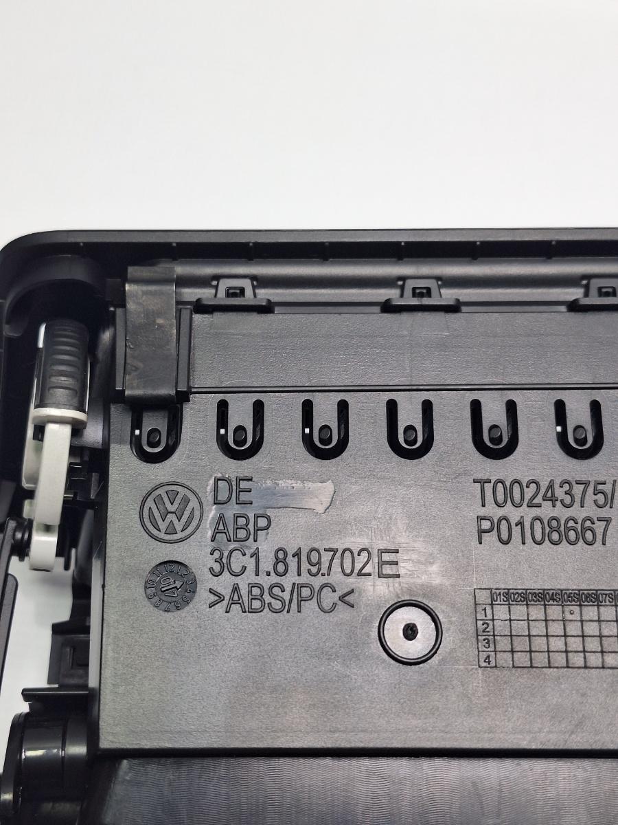 Grila ventilatie dreapta VOLKSWAGEN PASSAT Variant 3C5 2005 - 20112.0 TDI BMP 3C1819702E