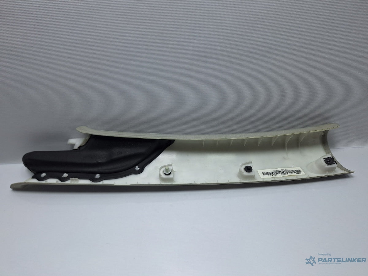 Ornament parbriz dreapta VOLKSWAGEN PASSAT Variant 3C5 2005 - 2011 TDI BMP  3C0867234G