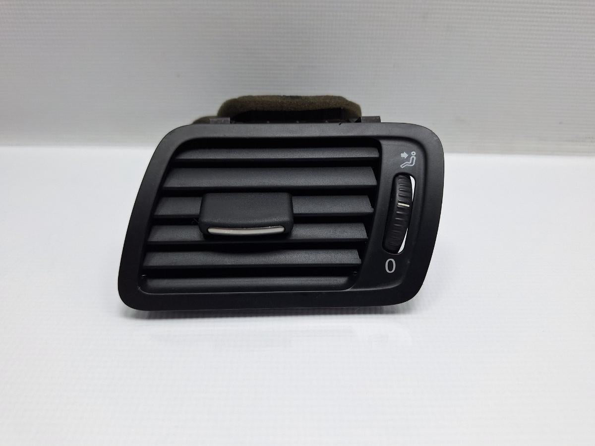 Grila de ventilatie laterala panou de bord stanga VOLKSWAGEN PASSAT Variant 3C5 2005 - 2011 TDI BMP 3C1819701E