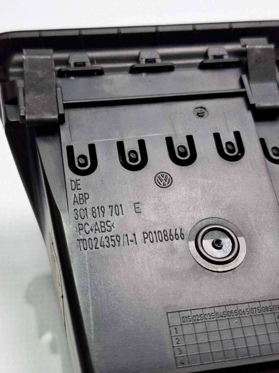 Grila de ventilatie laterala panou de bord stanga VOLKSWAGEN PASSAT Variant 3C5 2005 - 2011 TDI BMP 3C1819701E