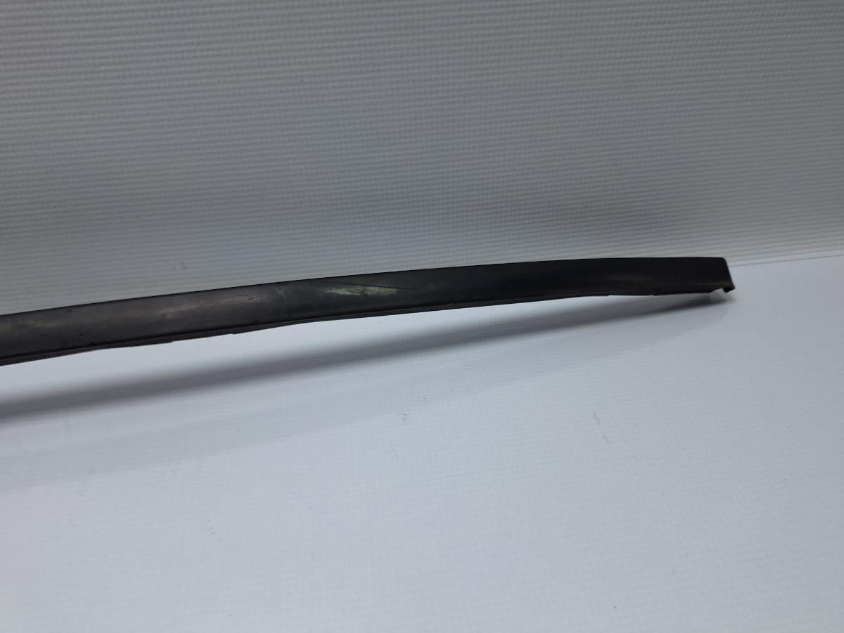 Ornamente parbriz stanga VOLKSWAGEN PASSAT Variant 3C5 2005 - 2011 TDI BMP 3C0854327A