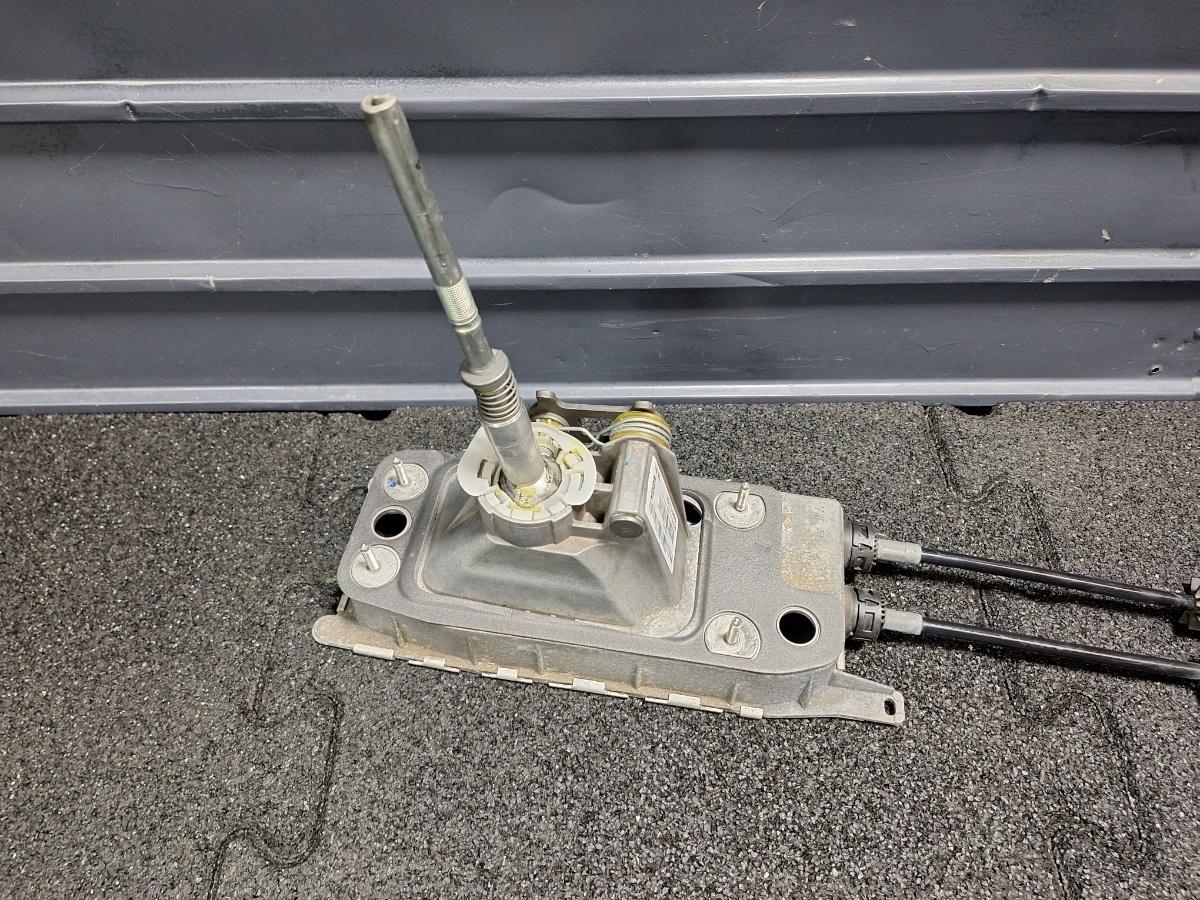 Suport timonerie schimbator de viteze VOLKSWAGEN PASSAT Variant 3C5 2005 - 2011 TDI BMP 3C0711049S , 3C0711266N