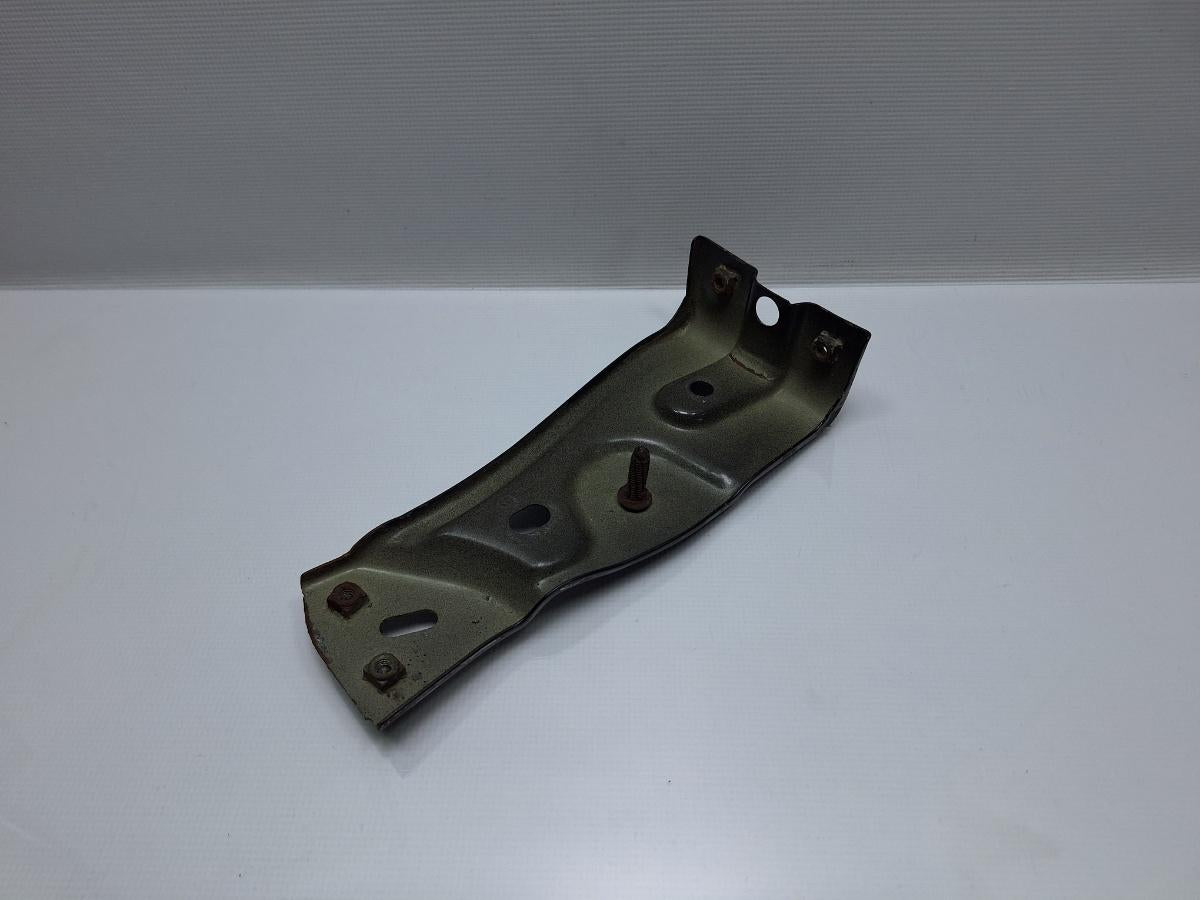 Suport de fixare aripa stanga VOLKSWAGEN PASSAT Variant 3C5 2005 - 2011 TDI BMP 3C0821141