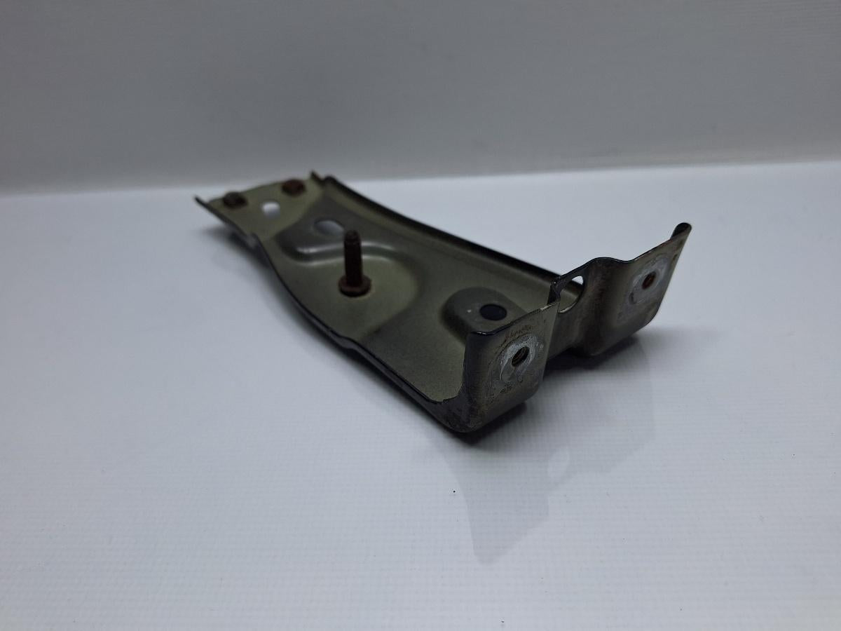 Suport de fixare aripa stanga VOLKSWAGEN PASSAT Variant 3C5 2005 - 2011 TDI BMP 3C0821141