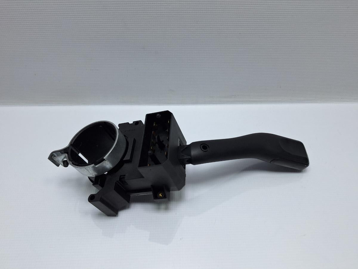 Maneta semnalizare VOLKSWAGEN GOLF IV 1J1 1997 - 2007 TDI ATD, AXR 8L0953513G