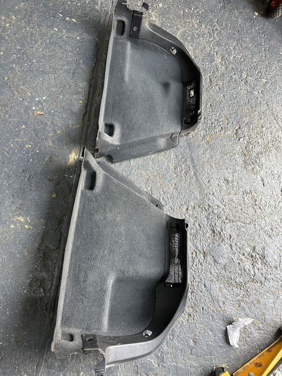 Laterale portbagaj stanga dreapta  AUDI A3 II Sportback 8PA 2004 - 2015 TDI BKC, BLS, BXE 8P4863879E 9BT / 8P4863880 9BT