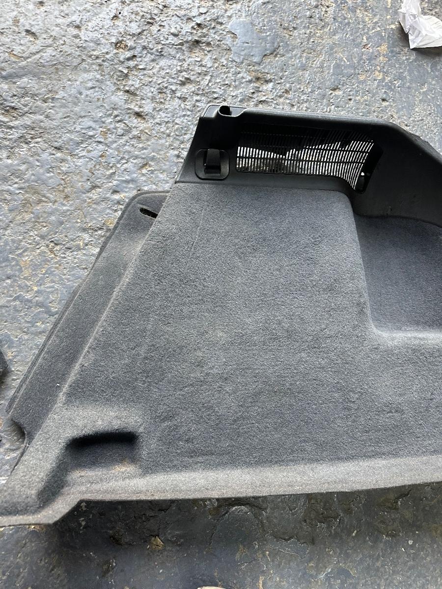 Laterale portbagaj stanga dreapta  AUDI A3 II Sportback 8PA 2004 - 2015 TDI BKC, BLS, BXE 8P4863879E 9BT / 8P4863880 9BT