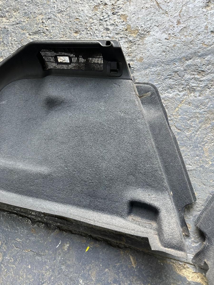 Laterale portbagaj stanga dreapta  AUDI A3 II Sportback 8PA 2004 - 2015 TDI BKC, BLS, BXE 8P4863879E 9BT / 8P4863880 9BT