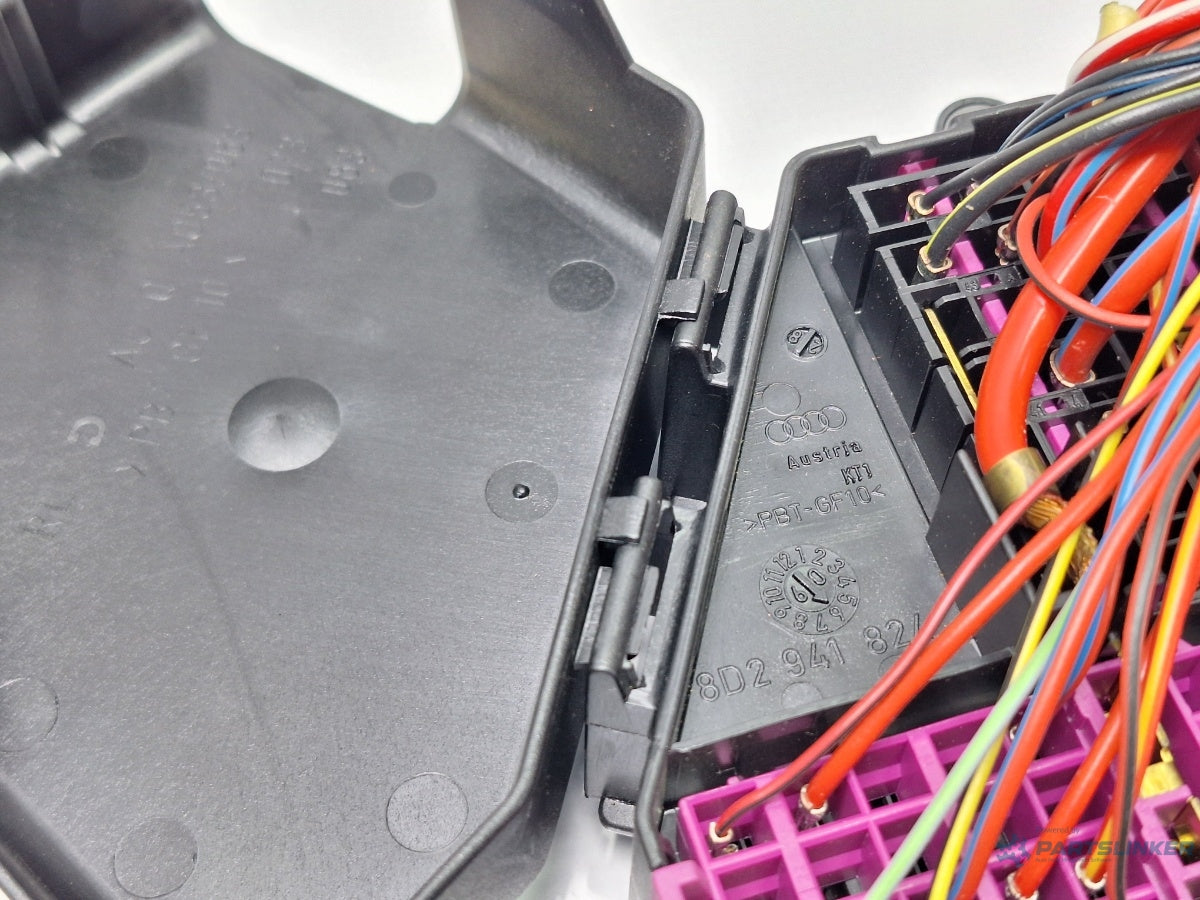 Panou sigurante VOLKSWAGEN GOLF VAN IV Variant 1J5 1999 - 2006 TDI AGR, ALH 8D2941824