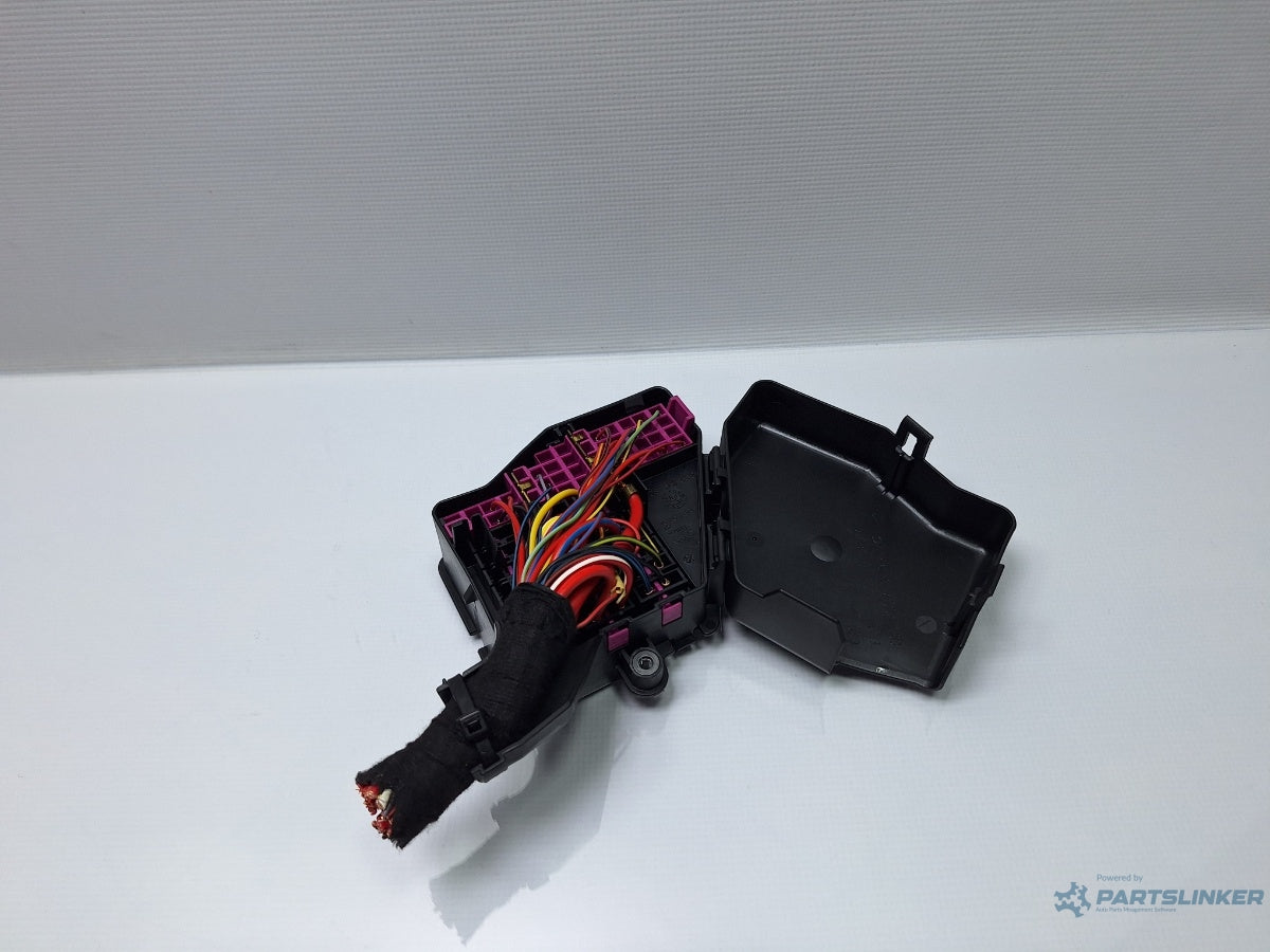 Panou sigurante VOLKSWAGEN GOLF VAN IV Variant 1J5 1999 - 2006 TDI AGR, ALH 8D2941824