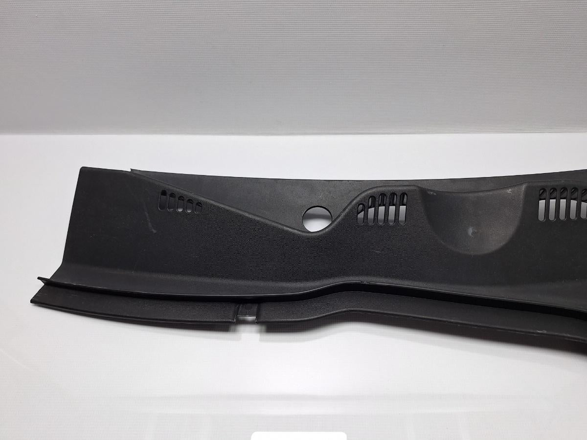 Grila stergatoare stanga VOLKSWAGEN PASSAT Variant 3C5 2005 - 2011 TDI CAYC 3C1819403B