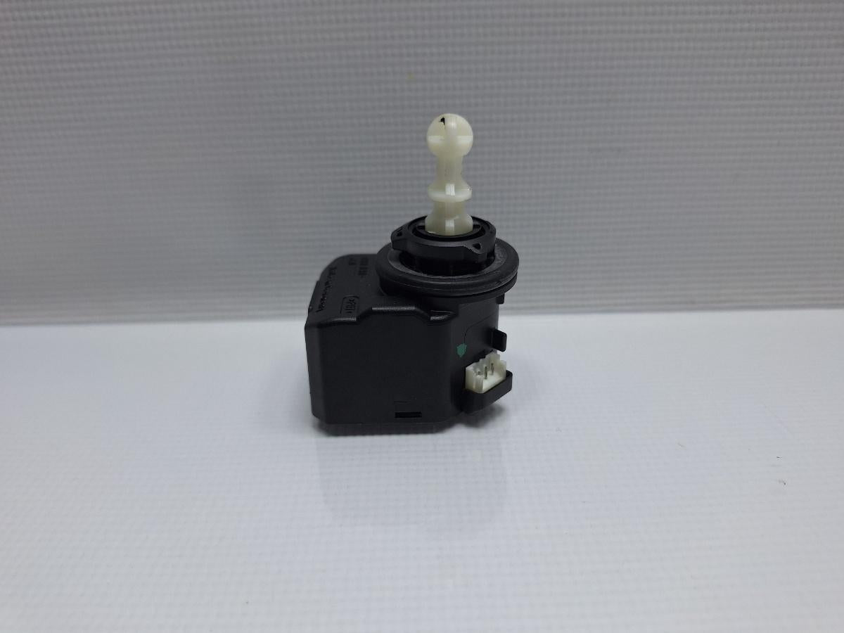 Motoraj reglaj far halogen VOLKSWAGEN PASSAT Variant 3C5 2005 - 2011 TDI CAYC HELLA 008830-00 1Q0941295