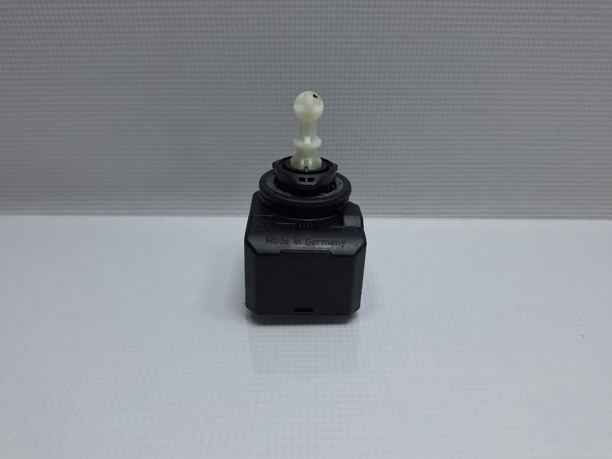 Motoraj reglaj far halogen VOLKSWAGEN PASSAT Variant 3C5 2005 - 2011 TDI CAYC HELLA 008830-00 1Q0941295