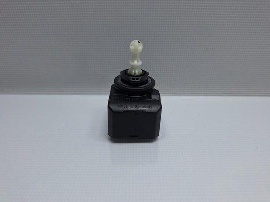 Motoraj reglaj far halogen VOLKSWAGEN PASSAT Variant 3C5 2005 - 2011 TDI CAYC HELLA 008830-00 1Q0941295