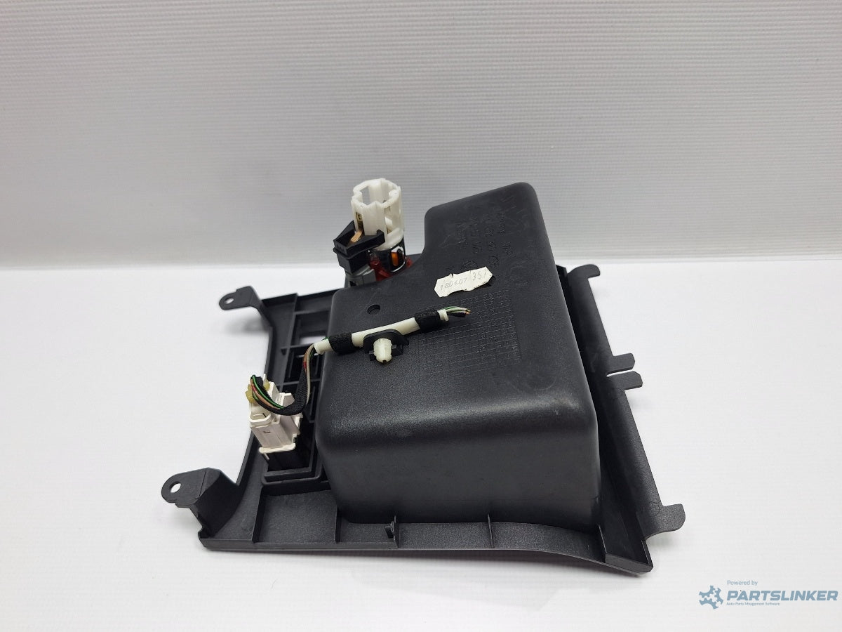 Sertar consola centrala VOLKSWAGEN GOLF V 1K1 2003 - 2009 TDI BKC, BLS, BXE 1K0858329