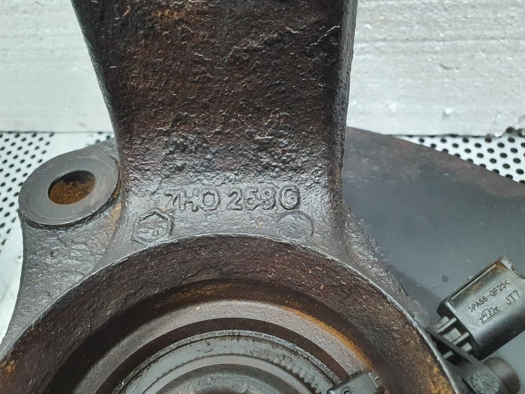 Portfuzeta dreapta cu rulment VOLKSWAGEN TRANSPORTER I Box 21, 23 1950 - 1968  7H0407258G